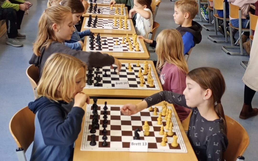 Erfolgreiches 8. Weihnachtswürfel-Schachturnier an der Brüder-Grimm-Schule